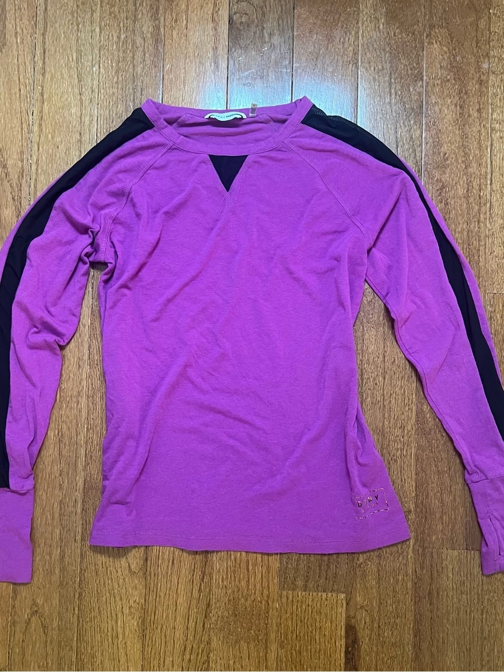 DKNY Women's Purple Long-Sleeve Activewear Top with Thumbhole Cuffs
